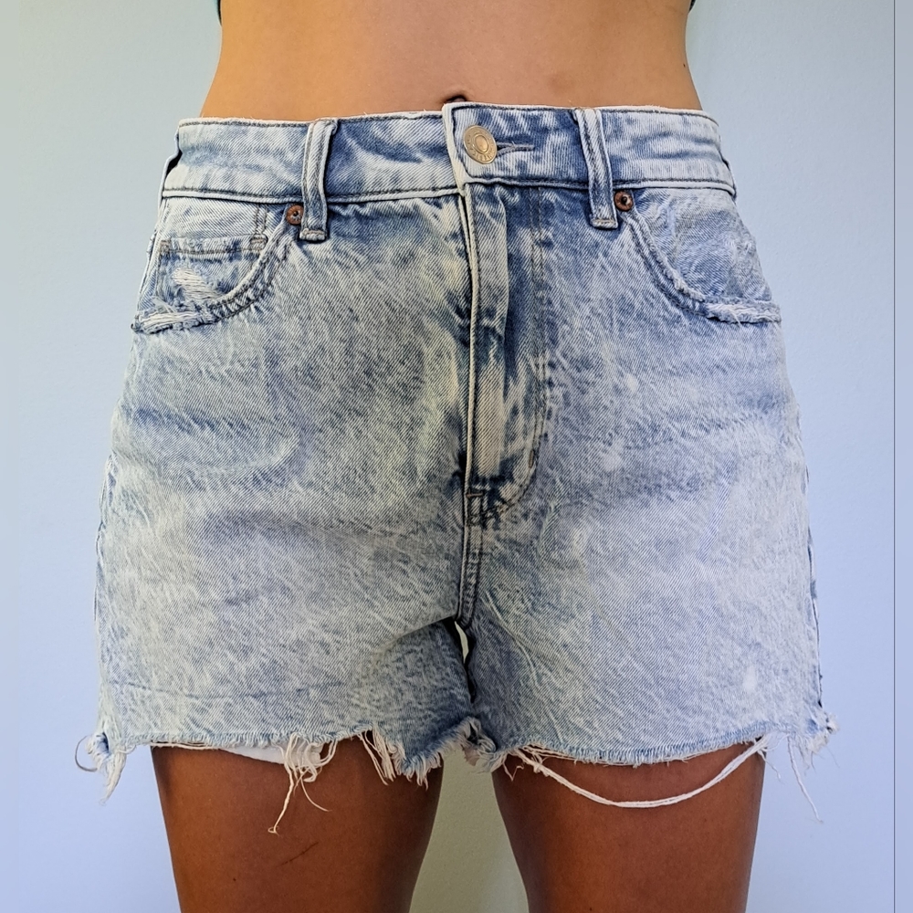 American Eagle light wash jean shorts